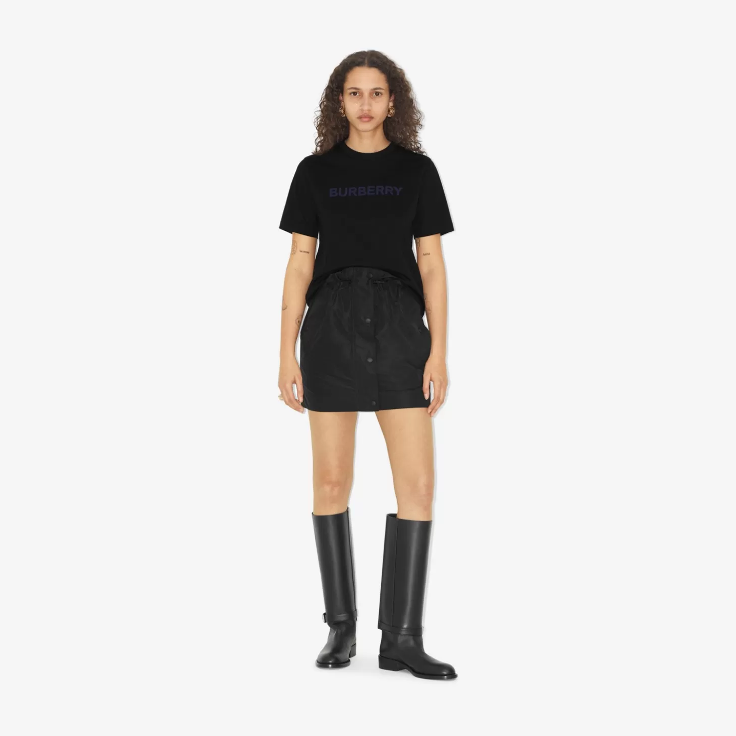 Burberry T-shirt i bomull med logotyptryck*Kvinnor T-shirts